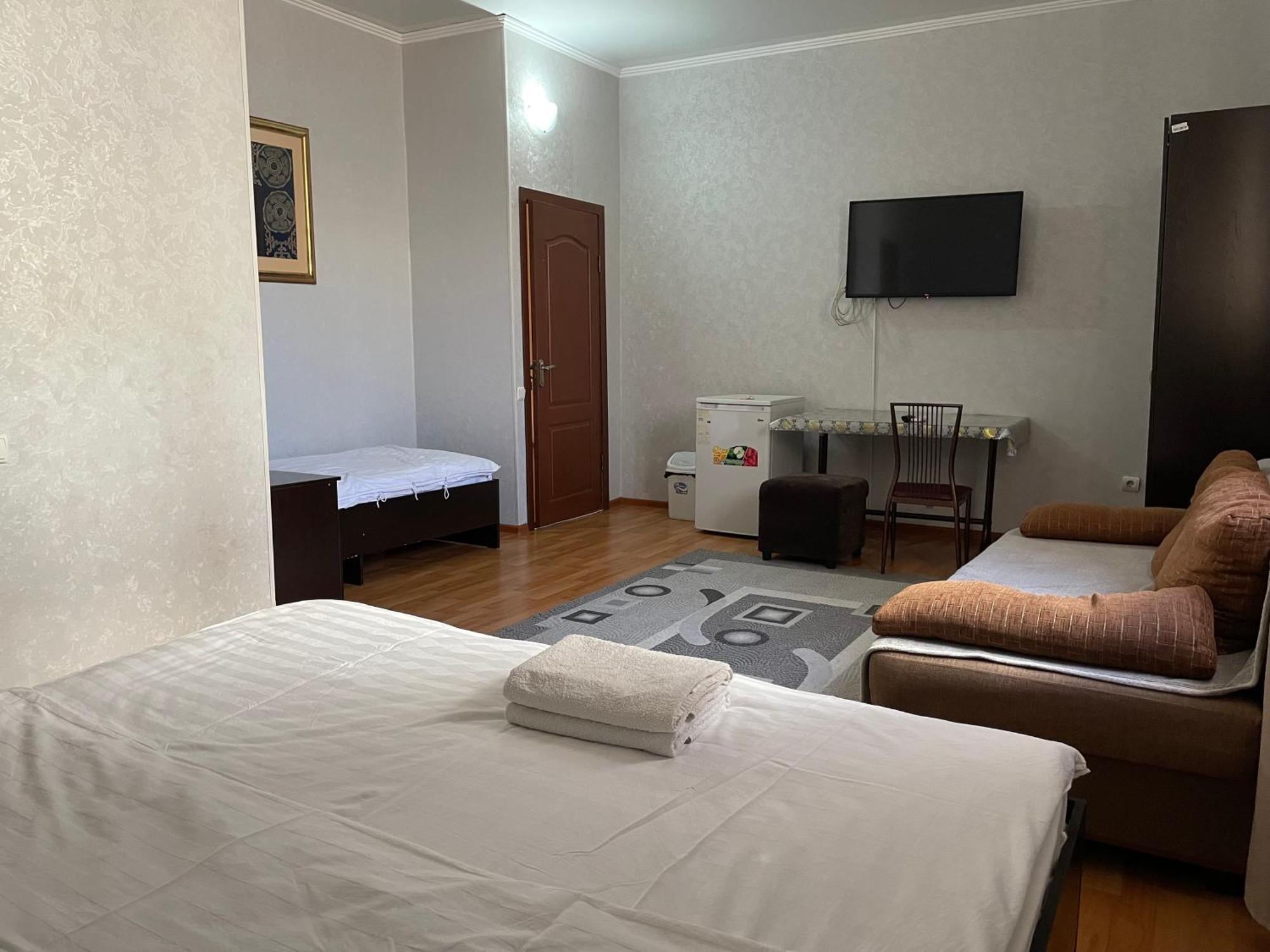 Hostel Fiveseasons Almaty Exterior foto