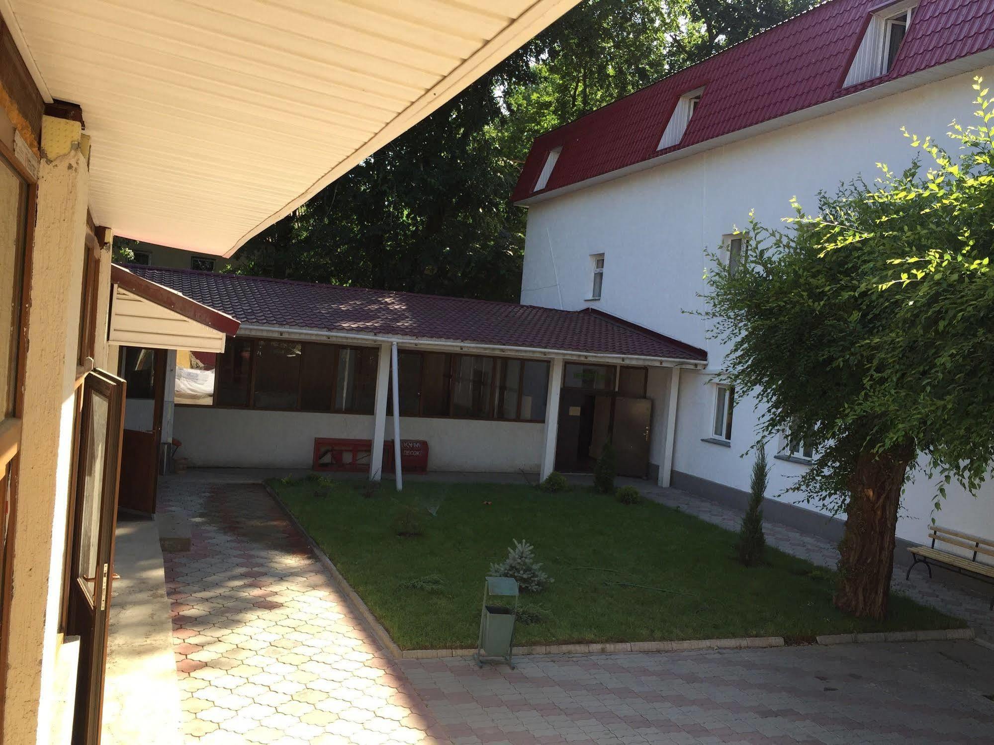 Hostel Fiveseasons Almaty Exterior foto