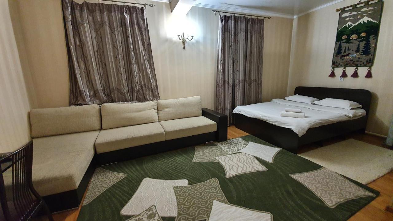 Hostel Fiveseasons Almaty Exterior foto
